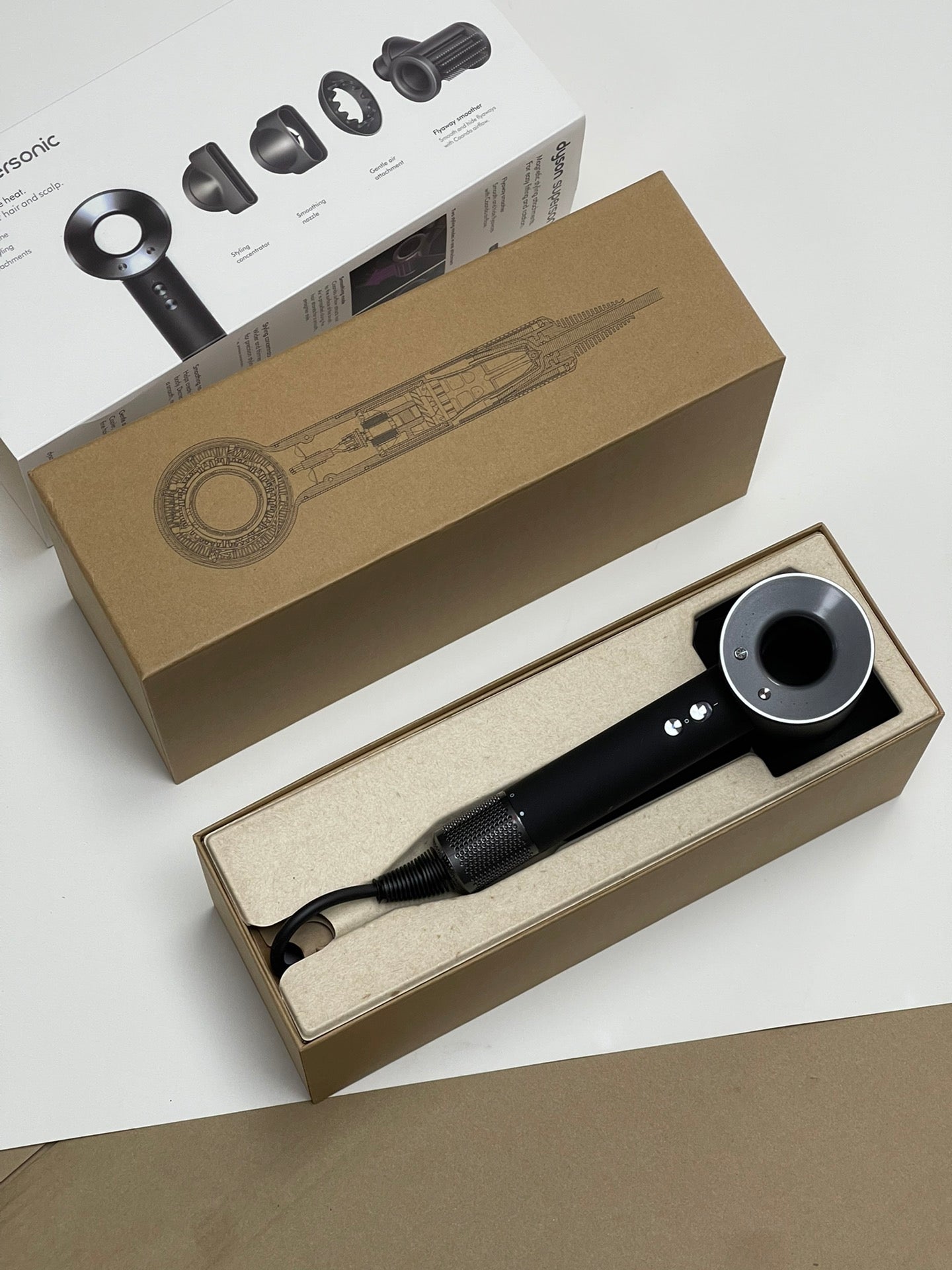 Dyson Supersonic™ Origin hårfön i svart och nickel